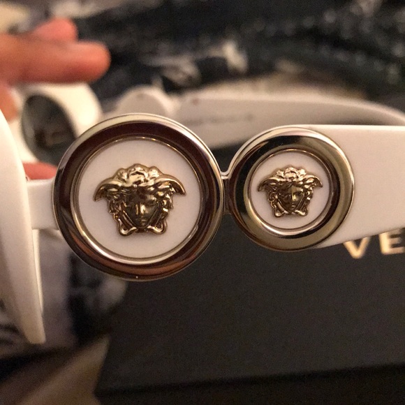 Authentic Versace sunglasses w/ logo on side - Picture 6 of 8